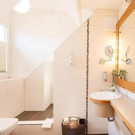Traube Am 4*