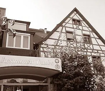 Traube Am 4*